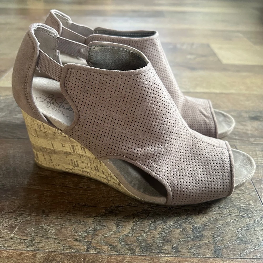 Women's Life Stride Wedge Heel Shoes Beige Size 11